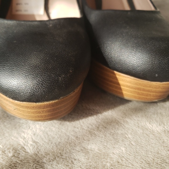 Jaylen r2 size 9 heals - Picture 2 of 3